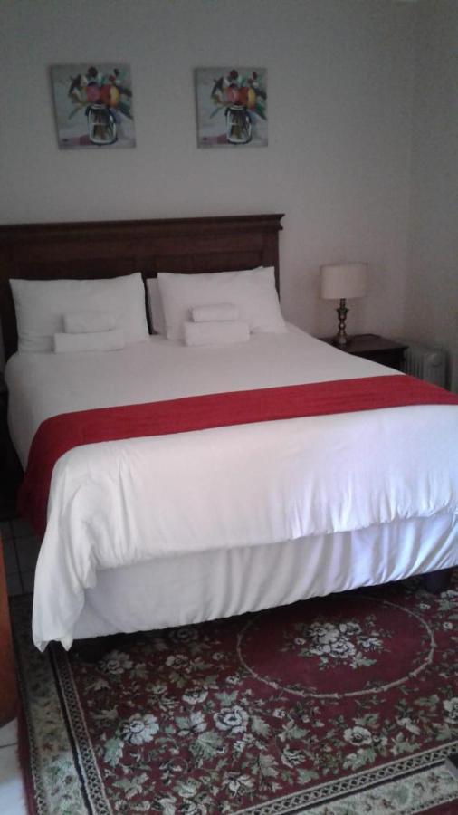 Vinolux Guest House อึมทาทา ภายนอก รูปภาพ