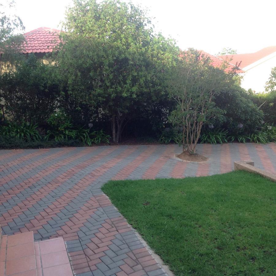 Vinolux Guest House อึมทาทา ภายนอก รูปภาพ